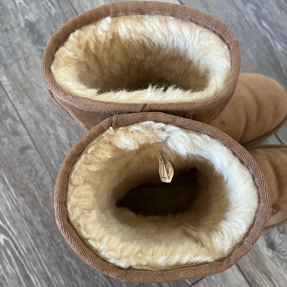 UGG Classic II Genuine Shearling Lined Short Boot - Picture 5 of 16